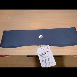Lululemon Fly Away Tamer Headband NWT